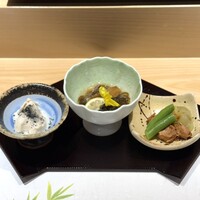 名古屋 栄 鮨 栄華 - ・前菜盛り合わせ
                    (湯葉豆腐、モグス酢、マグロ生姜煮)