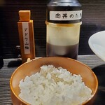 中華蕎麦 無冠 - ライス（100円税込）と肉丼のたれ