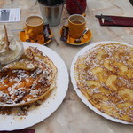 De Oude Muntkelder - ダッチパンケーキ（オレンジ・チョコレート・胡桃・生クリーム、りんご）、コーヒー