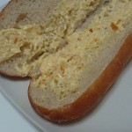 パリアッシュ - 桃のコンフィを練り込んだビエノワにグレープフルーツのクリーム