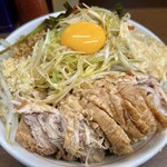 ラーメン二郎 - 小ぶた（1,120円）＋ネギ（150円）＋ニラキムチ（120円）＋汁なし（120円）＋トロロ（150円）、ニンニクコール