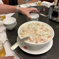 廣東飯店 - 竹の子、鶏肉、シイタケ入りフカヒレスープ