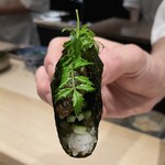 赤坂 島袋 - 小鮎の塩焼き手巻き