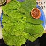 肉の天満屋 神楽亭 - サンチュとゴマの葉@５９９円！