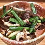 千ふく - 比内地鶏ずりといか下足豆豉炒め