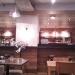 cafe,Dining&Bar 104.5 - 煉瓦と木の内装がお洒落。