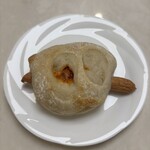 メゾンブルー - 大葉トマトと粗挽きソーセージ(320円)