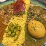 スパイシーカリーハウス 銀座半月 - 2種盛り+スパイシー玉子