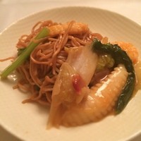 南国酒家 原宿本店 - こちらも先に取り分けてしまいましたが、五目あんかけ焼きそばです♡美味しかった♪