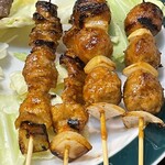 戦国焼鳥 家康 - とり皮（タレ）、肉だんご（タレ）