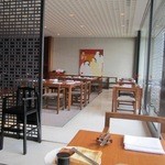 東方レストラン - このレストランではイタリアやフランス料理と中華料理等のアジア料理の融合した料理を楽しむ事ができます。
            