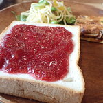 トーコーキッチン - いちごジャムパン キッシュ スパサラ 