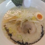 めん吉 - 豚骨塩ラーメン880円大盛麺普通味濃いめ油多め(2025.5.17)