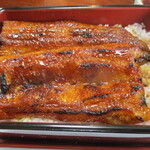 炭焼うなぎ 加茂 - “うな重・上・肝吸・漬物” 4,200円（税込）は、鰻1匹を使用しています。