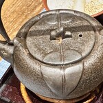 あなご屋銀座ひらい - 鉄瓶に入ったお出汁をかけると…