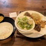 からたちの花 - 卵スープ、白米、サラダ、野菜炒め、麻婆豆腐、鶏の炭火焼き、レモンパスタ。