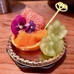 千ふく - 淡路 淡雪(白いちご) ・トルコ みかん ・オーストラリア プレミアムシードレス(ぶどう) ・長崎 エディブルフラワー