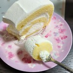 ル・パティシエ ヨコヤマ 京成大久保店 - ロールケーキ