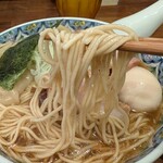 奈つやの中華そば - パツっと歯切れのよい麺