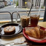 ネイバーフッド アンド コーヒー - ■スターバック スリザーブ 黒糖ラテ ライトシロップ¥840
■コルネっティ¥380
■コールドブリューソーダアップル¥990
■トルタディバナナ¥880
