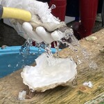 ヤマサ水産 - 岩牡蠣はしっかり洗って提供!! 