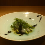 RISTORANTE IL NODO - さかな人長谷川さんの神経締めカミナリイカ 北海道長谷川さんのアスパラガス