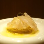 RISTORANTE IL NODO - さかな人長谷川さんの神経締めオオモンハタ スパゲティーニ 鶏節 キャビアアップ