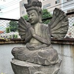 パリット フワット - 翼のように連なる御手が生えた観音様を拝見した時、思わず涙ぐんでしまった。そこに在る事の尊さは、物言わぬが故に誰もが感じるところだろう。