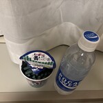 LAWSON - 料理写真:■ポカリスエット500ml¥162 ■じゃがりこ 青いシーフード¥200:フレーバー展開の限界では?ポートフォリオが不明確では?