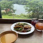 ラーゴム - 湖を眺めながらいただく　野菜たっぷりのビュッフェ