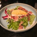 山下食堂 - カマンベールとぶどうのサラダ