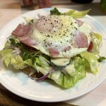 がばちょ - ベーコンエッグのシーザーサラダピザ（800円）