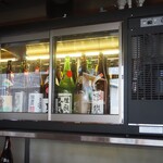 酒菜とうどん 飩燗 - 冷蔵ケースの日本酒たち