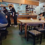 手打十段 うどんバカ一代 - 店内です