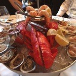 DOCKS OYSTER BAR & SEAFOOD GRILL - ロブスターとかハマグリとかカキとか　邦人にはややスメルが気になるフレッシュネス