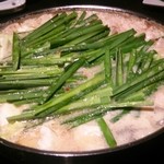 博多もつ鍋 やま中 赤坂店 - モツ鍋 味噌（1400円）