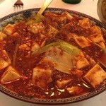 MAPO TOFU - 看板の麻婆豆腐。それらしい味だが豆腐は日式っぽい
