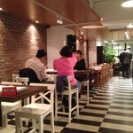 鐡板Bal 鐡匠 - ハイスツールのオシャレな内装　落ち着いて食事をすることが出来ます