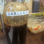 嬉嬉豚とんかつ 「君に、揚げる。」 - 自家製ソース