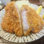嬉嬉豚とんかつ 「君に、揚げる。」 池袋本店 - 上ロースカツ