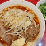 ラーメン二郎 - ラーメン半分＋ニンニク＋ＳＫ青ネギ崩