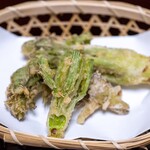 よし町 - 2025.5 山菜天ぷら（たらの芽、ハリギリ、山葡萄の葉）