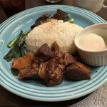 洋食キッチン シャトー - 【2025.5.26(月)】B：温玉ピリ辛ルーロー飯