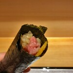 鮨 琥珀 - トロタク手巻き