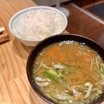 とんかつ ばんぶー - ご飯と豚汁