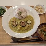 トーコーキッチン - グリーンカレー 副菜二品 豚汁
