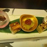 Sasaki - ホタルイカの沖漬け、穴子の棒寿司、ナスの煮浸し、玉子焼き、クリームチーズの酒盗のせ