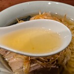 舟場 - 豚骨と煮干し強めのスープ