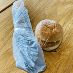 旅のイロドリカフェ - 「如意棒カレーパン」500円税込み♫、「フィッシュバーガー」360円税込み♫