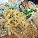 味噌屋 せいべえ 上野本店 - 麺のアップ
                                少し透き通っており、コシがあって((*´ﾟ艸ﾟ`*))まぃぅ～♪